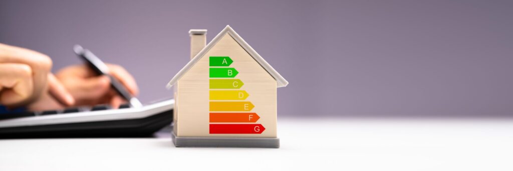 An image of a small house with gas boiler efficiency ratings up the side. This visual highlights the importance of proper installation and adjustment to maximize gas boiler efficiency and optimize home heating systems